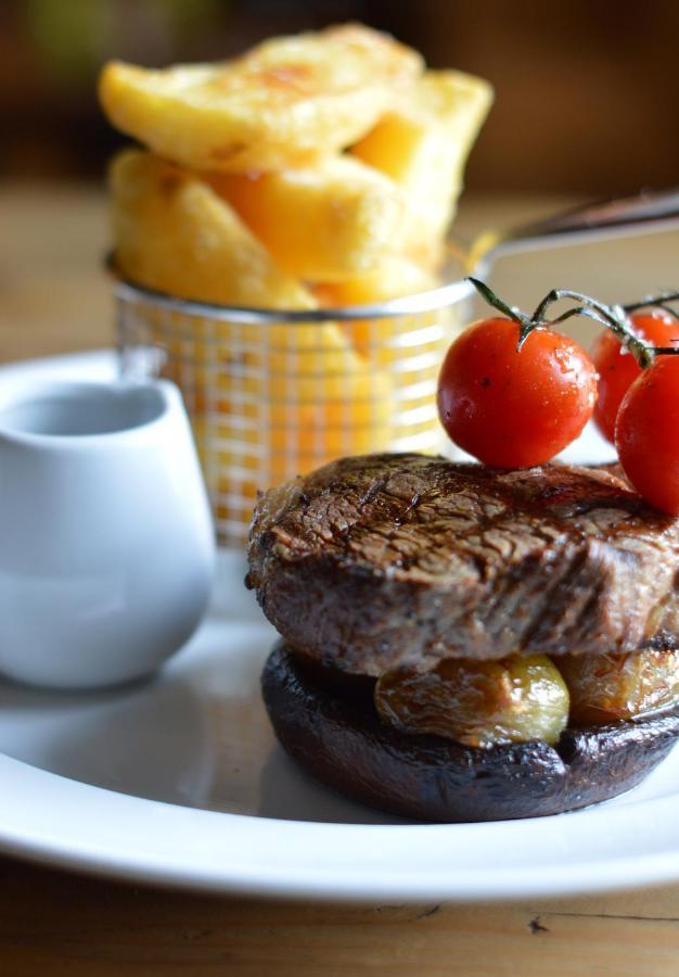 Inn The Walnut Tree Blisworth